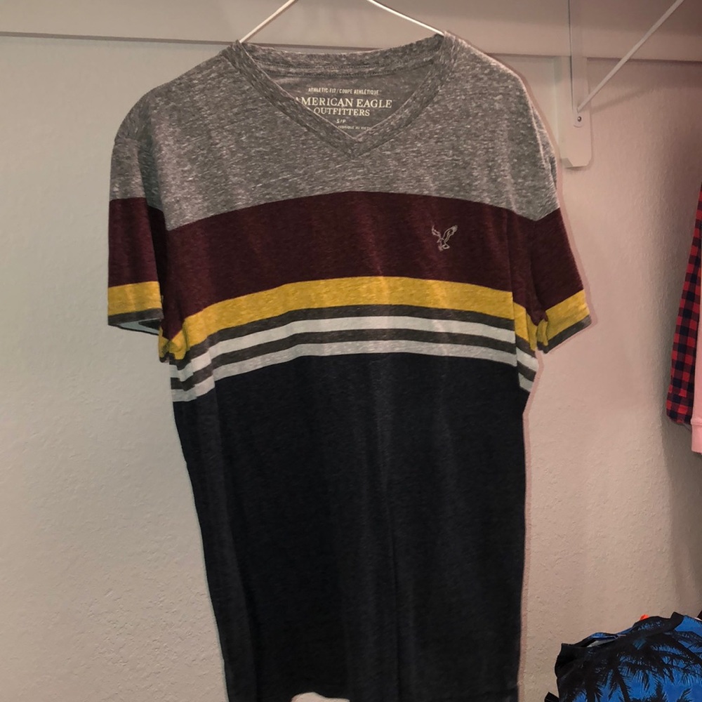 V-neck - AEO